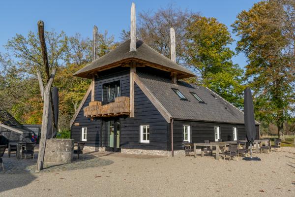 2 luxe vakantiehuizen aan de bosrand voor 24 personen bij Breda - thumbnail 2