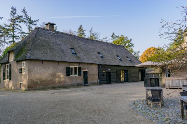 2 luxe vakantiehuizen aan de bosrand voor 24 personen bij Breda - thumbnail 3