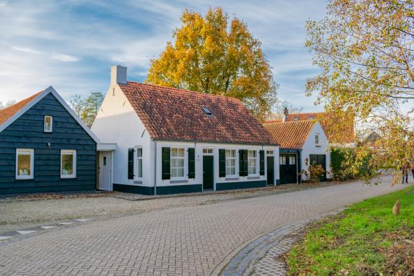 Monumentaal vakantiehuis met omheinde tuin in hartje Oosterhout - thumbnail 1