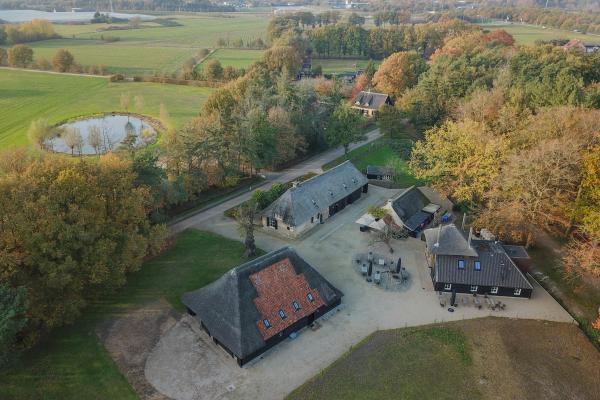 Sfeervolle rietgedekte boerderij voor 16 personen in bosrijk Ulvenhout - thumbnail 4