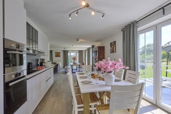 12-persoons vakantiehuis in Lierneux met open haard en tuin - thumbnail 3