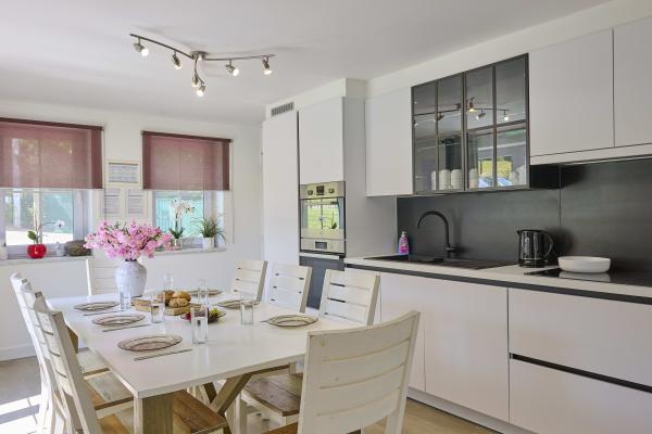 12-persoons vakantiehuis in Lierneux met open haard en tuin - thumbnail 4