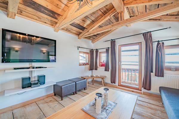 Authentiek chalet voor 14 personen met sauna in het centrum van Kirchberg - thumbnail 2