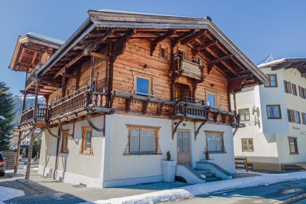 Authentiek chalet voor 14 personen met sauna in het centrum van Kirchberg - thumbnail 1