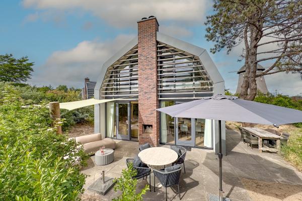 Luxe vakantiewoning met sauna en tuin op rustig park in Egmond - thumbnail 1