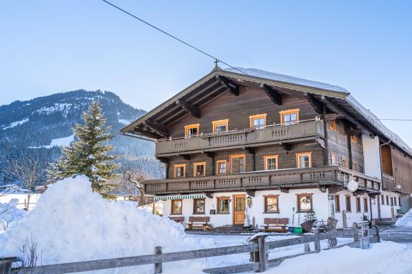 Centraal gelegen appartement in Brixen im Thale vlak bij de piste - thumbnail 1