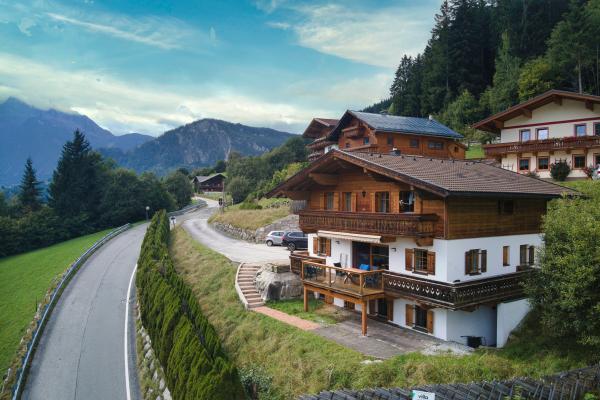 Chalet met 7 slaapkamers direct aan de piste in Wald im Pinzgau - thumbnail 1