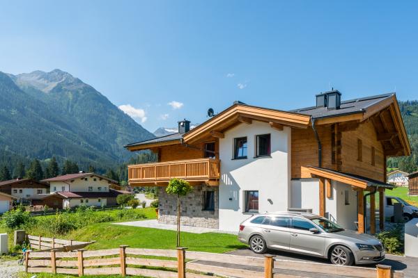 Groots chalet voor 20 personen met sauna, direct aan de piste in Wald im Pinzgau - thumbnail 1