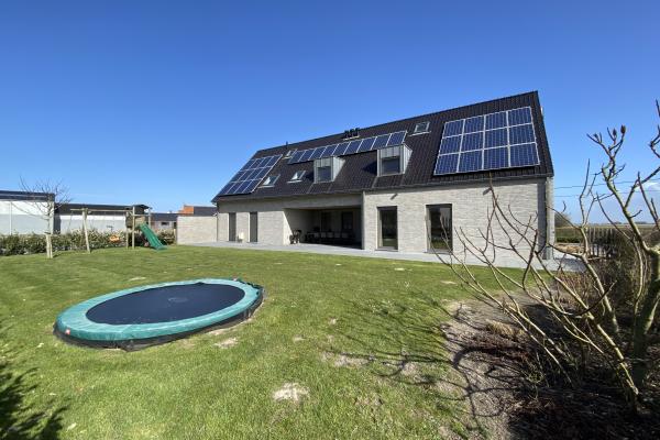 Ruime villa voor 20 personen met sauna en tuin, op 1 km van het strand in De Haan - thumbnail 2