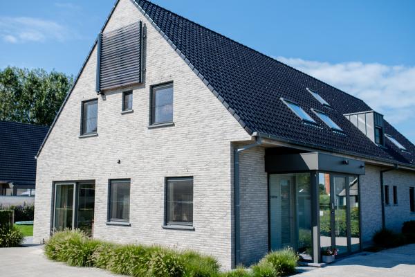 Ruime villa voor 20 personen met sauna en tuin, op 1 km van het strand in De Haan - thumbnail 1