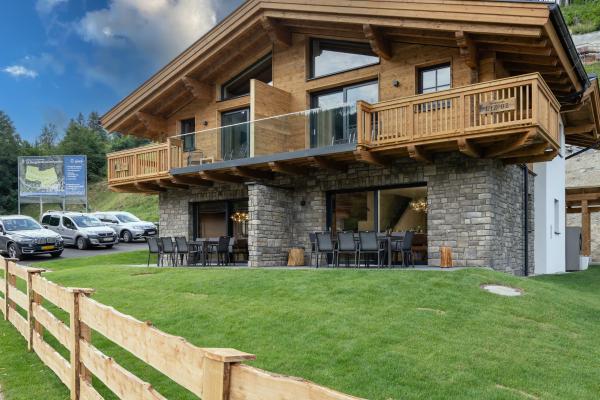 Chalet voor 24 personen met wellness direct aan de skipiste in Mühlbach - thumbnail 1