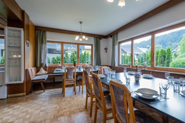 Groepsappartement voor 24 personen aan de bosrand bij het skigebied - thumbnail 3