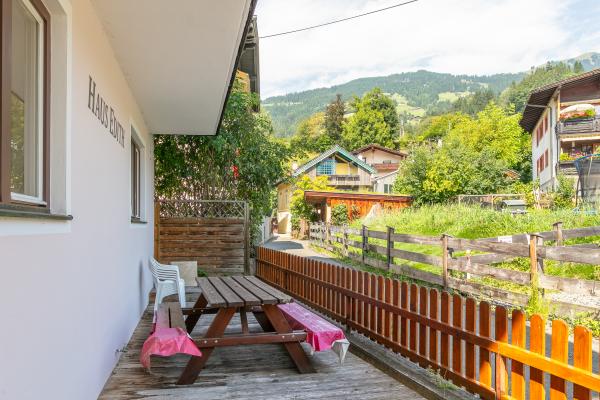 Ruim chalet voor 14 personen in centrum Hopfgarten met sauna, op 200m van de skilift - thumbnail 2