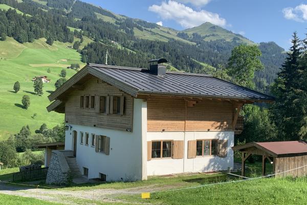 Ruim chalet voor 16 personen direct aan de piste in Kirchberg - thumbnail 1