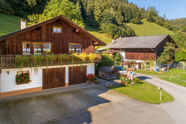 Vrijstaand chalet in Bürserberg met panoramisch bergzicht op 1000m hoogte - thumbnail 1