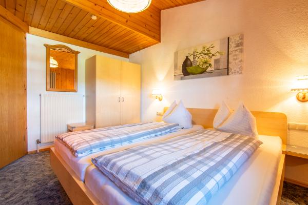 Vrijstaand chalet in Bürserberg met panoramisch bergzicht op 1000m hoogte - thumbnail 5
