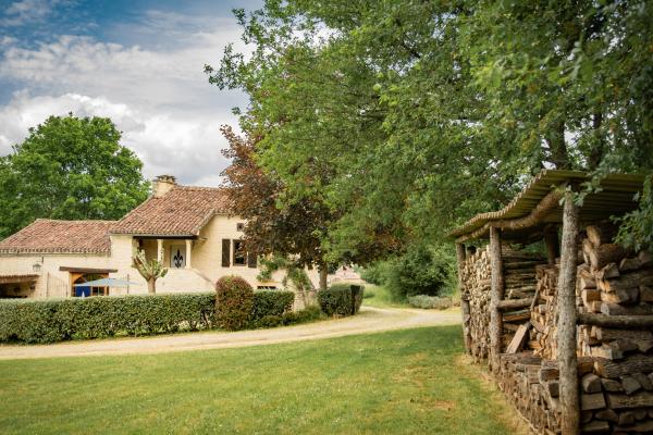 Vrijstaand authentiek landhuis met privézwembad in Puy l'Eveque - thumbnail 5