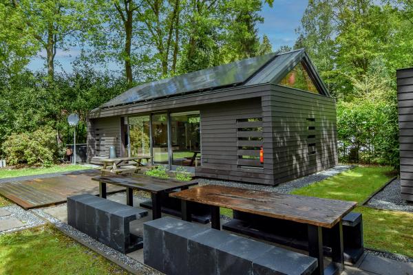 Luxe groepsaccommodatie met sauna in het bos van Haaren, 16 personen - thumbnail 2