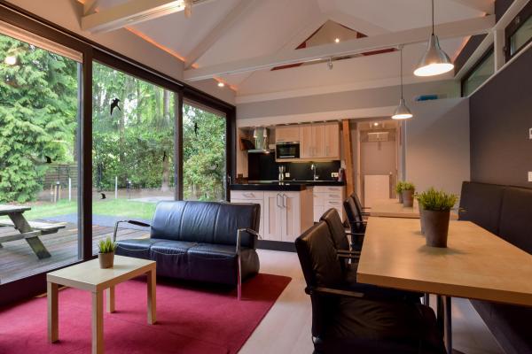 Luxe groepsaccommodatie met sauna in het bos van Haaren, 16 personen - thumbnail 3