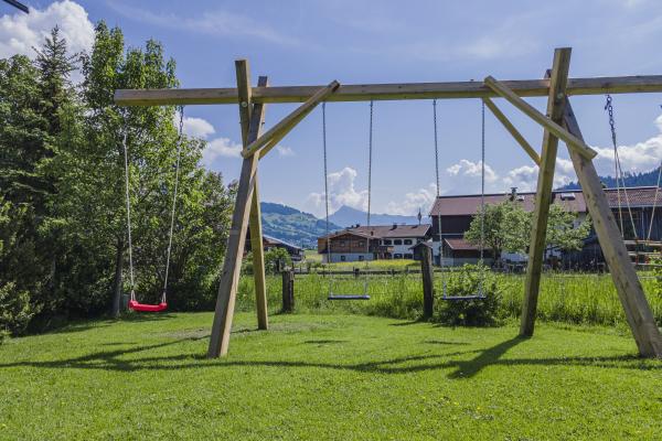 Op 500 m van de piste: appartement voor 5 personen in Brixen im Thale - thumbnail 1