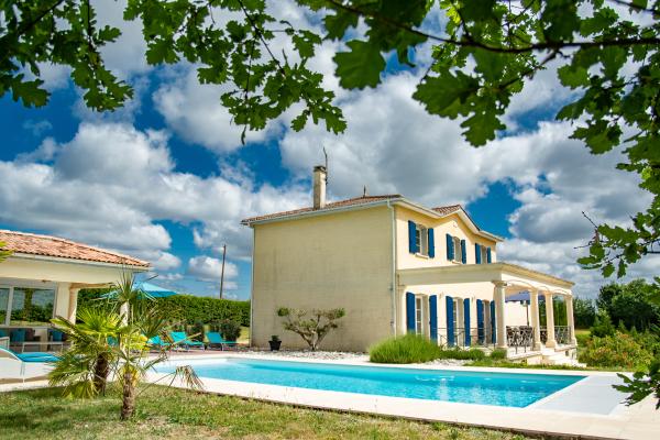 Vrijstaand vakantiehuis met privézwembad in Montaigu de Quercy - thumbnail 1