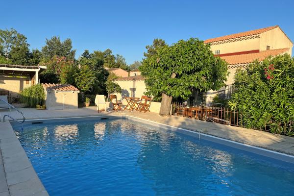Moderne gîte met zwembad in L'Isle-sur-la-Sorgue - thumbnail 1