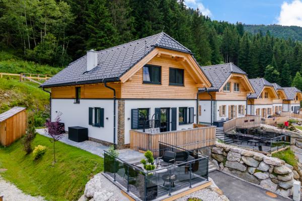 Luxe chalet met hottub en sauna, 50m van de skipiste in Steiermark - thumbnail 1