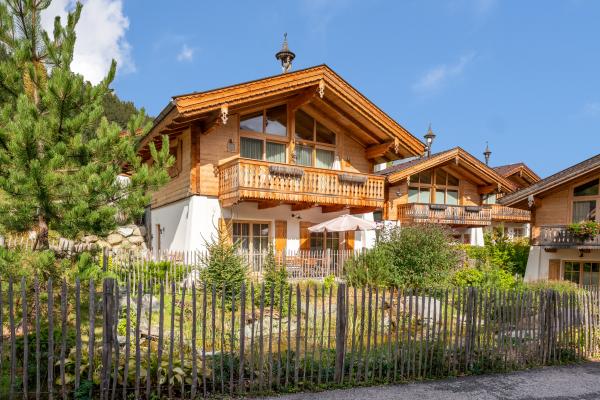 Chic vakantiehuis met sauna op 650m van de Wildkogelbahn | 8 pers. - thumbnail 2