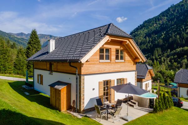 Vrijstaand chalet met sauna en hottub direct aan de piste in Donnersbachwald - thumbnail 1
