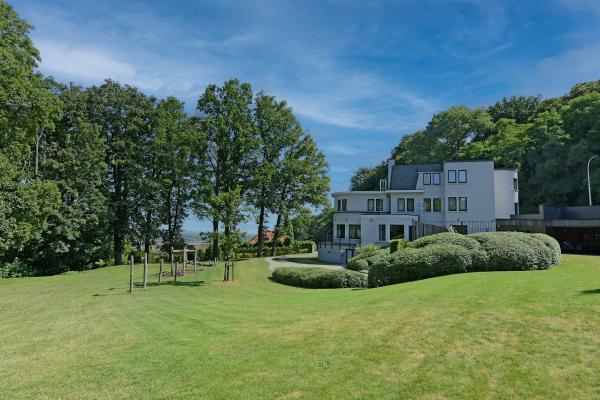 Villa op landgoed met sauna en uitzicht - thumbnail 1