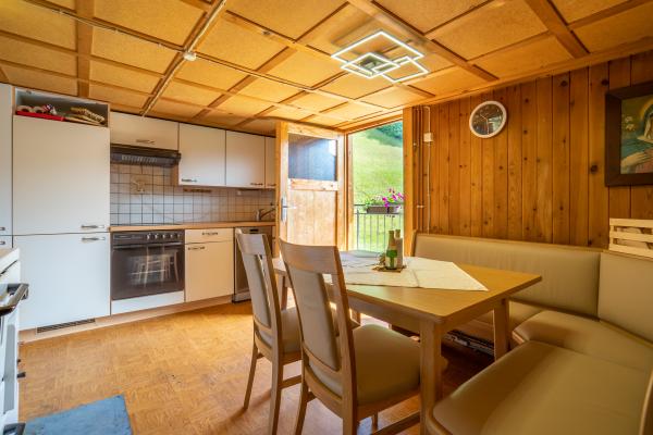 200 jaar oud alpenappartement met tuin en uitzicht in Silbertal - thumbnail 4