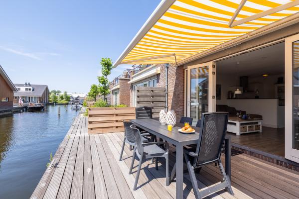 6-persoons appartement aan het meer in Uitgeest met eigen steiger - thumbnail 2