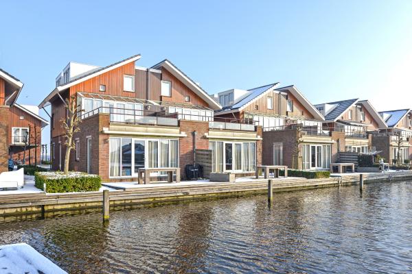 6-persoons appartement aan het meer in Uitgeest met eigen steiger - thumbnail 1