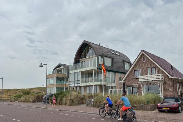 Appartement met panoramisch zeezicht en balkon in hartje Egmond aan Zee - thumbnail 3