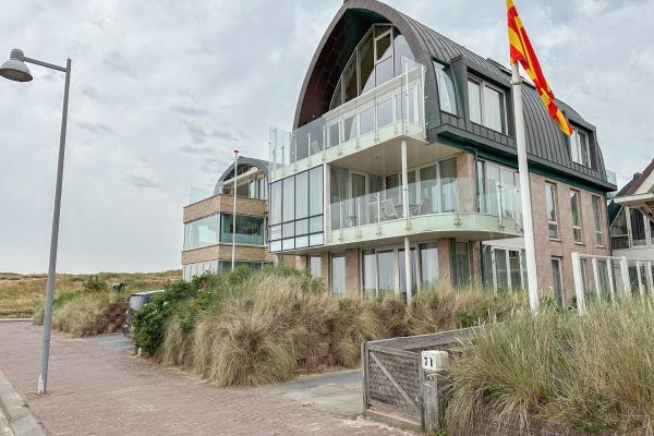 Appartement met panoramisch zeezicht en balkon in hartje Egmond aan Zee - thumbnail 2