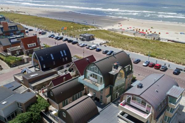 Appartement met panoramisch zeezicht en balkon in hartje Egmond aan Zee - thumbnail 1
