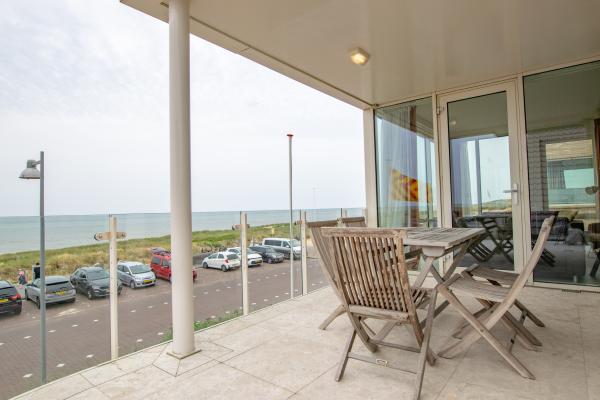 Appartement met panoramisch zeezicht en balkon in hartje Egmond aan Zee - thumbnail 4