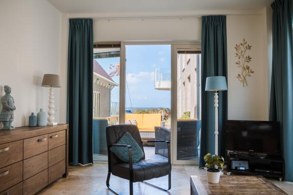 Modern vakantiehuis aan de boulevard van Egmond met zeezicht en terras - thumbnail 6