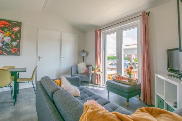 Chalet aan het water met zwemtrap en privéterras in Breukelen - thumbnail 3