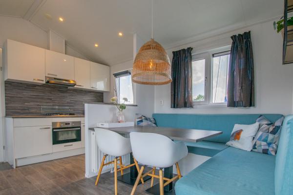 Modern chalet met eigen steiger aan de Loosdrechtse Plassen - thumbnail 6