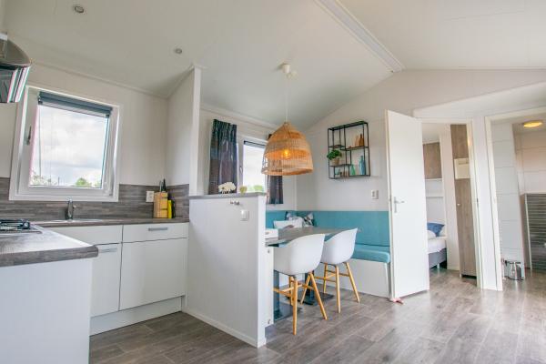 Modern chalet met eigen steiger aan de Loosdrechtse Plassen - thumbnail 4