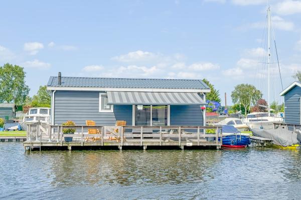 Modern chalet met eigen steiger aan de Loosdrechtse Plassen - thumbnail 2