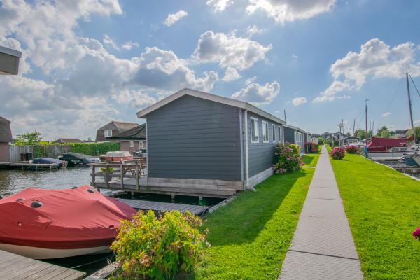 Modern chalet met eigen steiger aan de Loosdrechtse Plassen - thumbnail 3