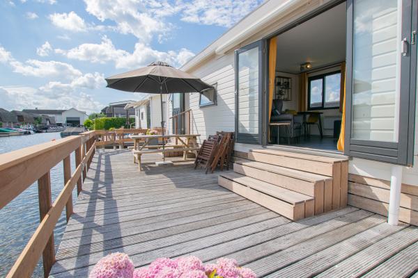 Chalet aan het water met aanlegsteiger in Breukelen, 33m², 2 slaapkamers - thumbnail 4