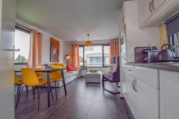 Chalet aan het water met grote veranda in Breukelen - thumbnail 6