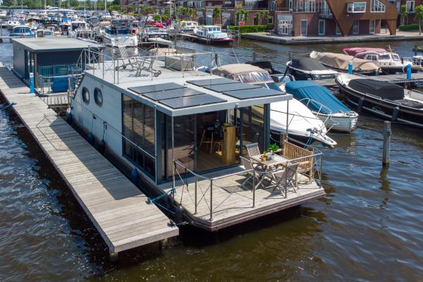Unieke huisboot met panoramisch dakterras aan het Uitgeestermeer - thumbnail 1