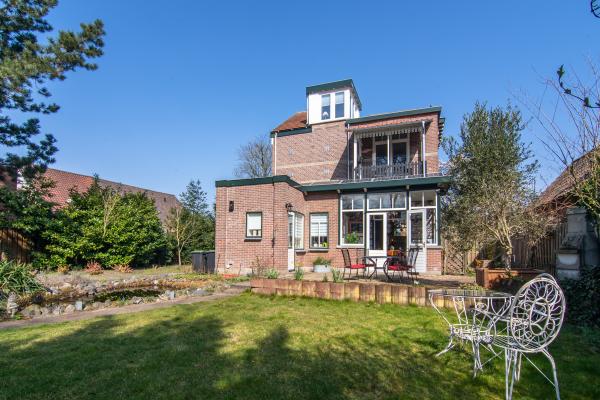 Monumentale villa in hartje Rucphen: luxe en comfort voor 6 personen - thumbnail 2
