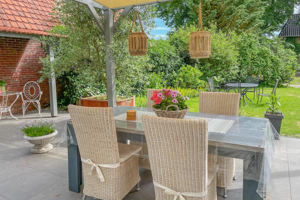 Monumentale villa in hartje Rucphen: luxe en comfort voor 6 personen - thumbnail 3