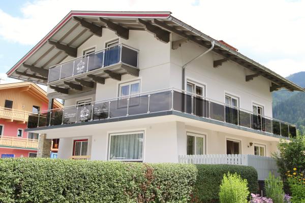 Ruim vrijstaand chalet voor 24 personen op 90 meter van centrum Kaprun - thumbnail 1