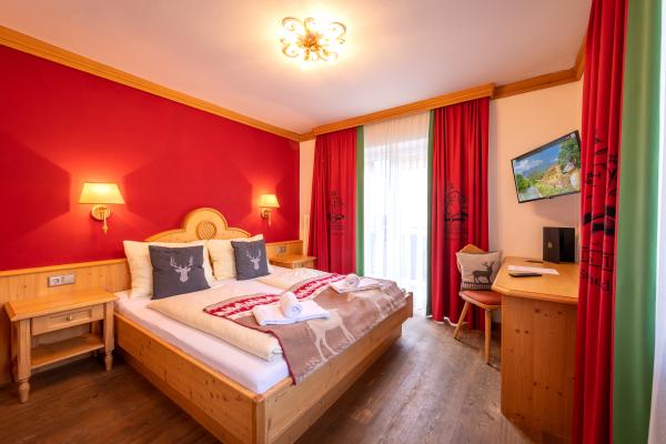 Ruim vrijstaand chalet voor 24 personen op 90 meter van centrum Kaprun - thumbnail 4